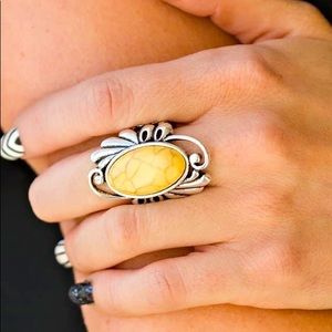 Statement ring with yellow cracked stone